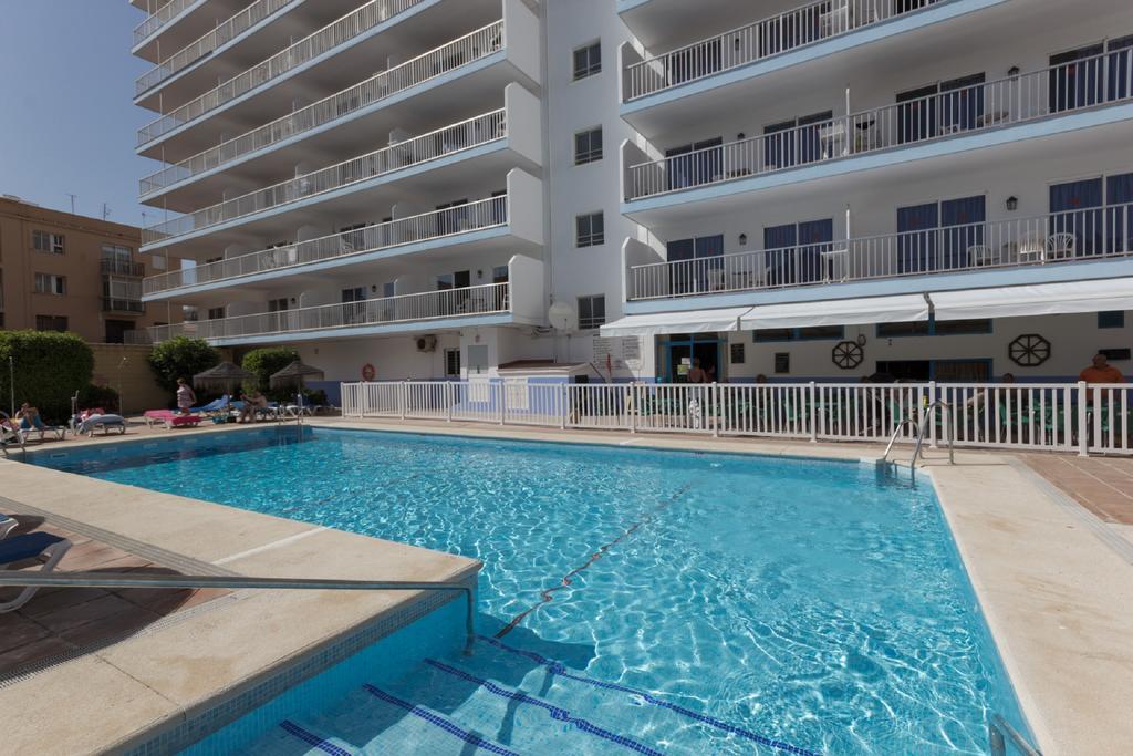 Apartamentos Embajador Фуeнхирола Екстериор снимка